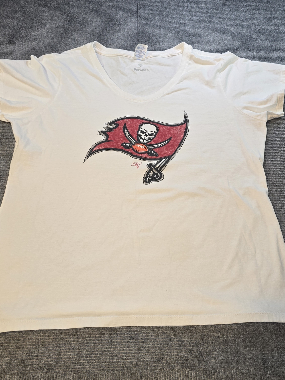 Tampa Bay Buccaneers Fanatics Women’s XL White V-Neck T-Shirt NFL